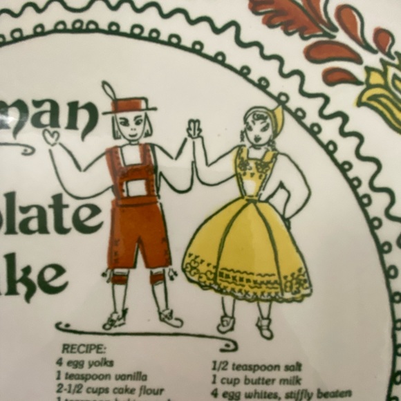 VINTAGE 1983 ROYAL CHINA GERMAN CHOCOLATE CAKE PLATE WITH RECIPE 11.5" - Picture 2 of 4